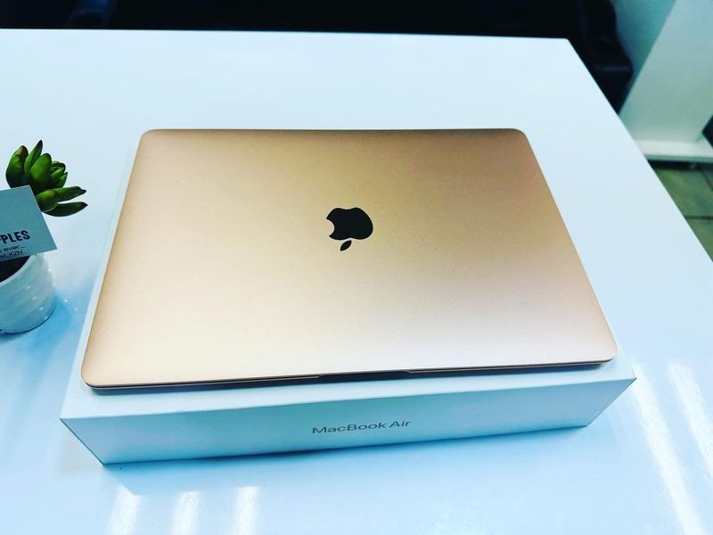 2020 Apple MacBook Air 13-inch