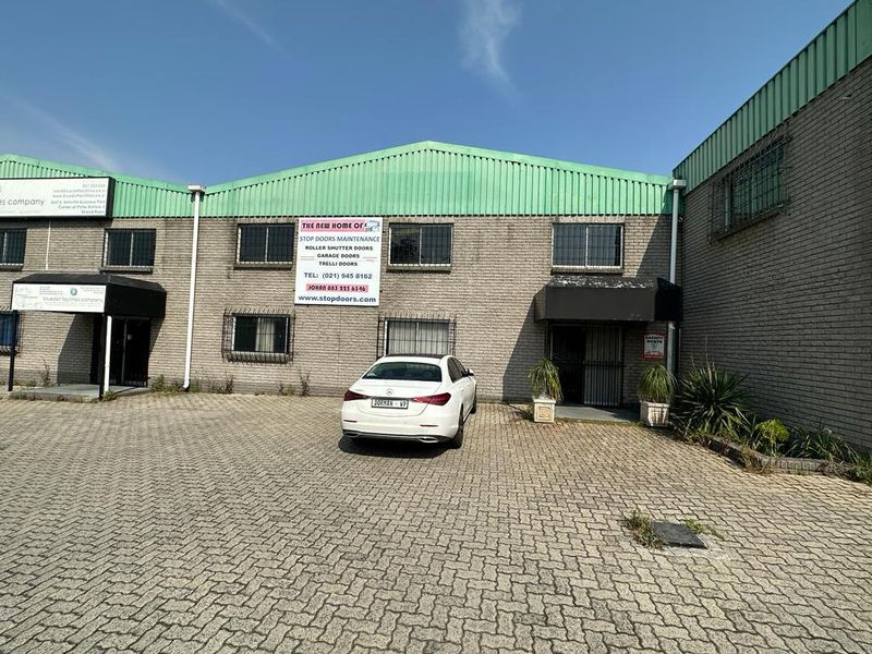STRAND STREET | WAREHOUSE TO RENT | TRIANGLE FARM, BELLVILLE | 276SQM