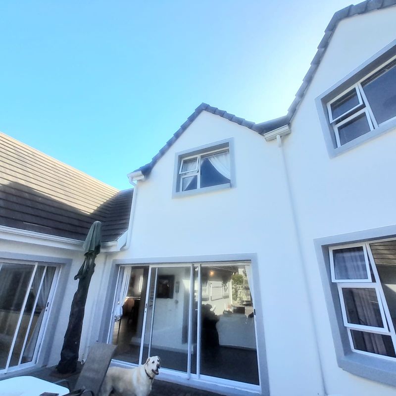 Nothing to be said, just walk in and enjoy this Canal  Home