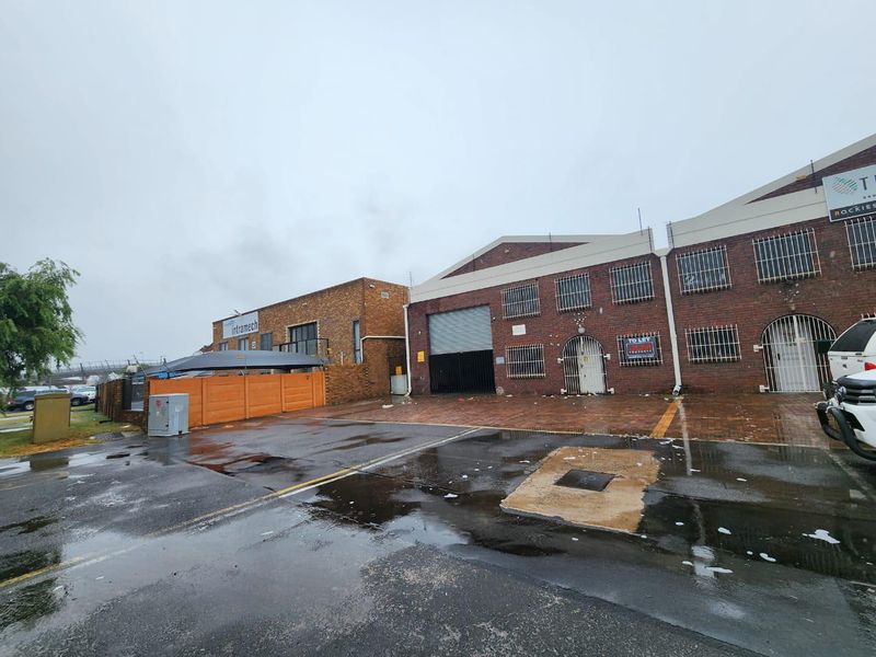 Montague Gardens | Warehouse To Rent in Station Road, Montague Gardens