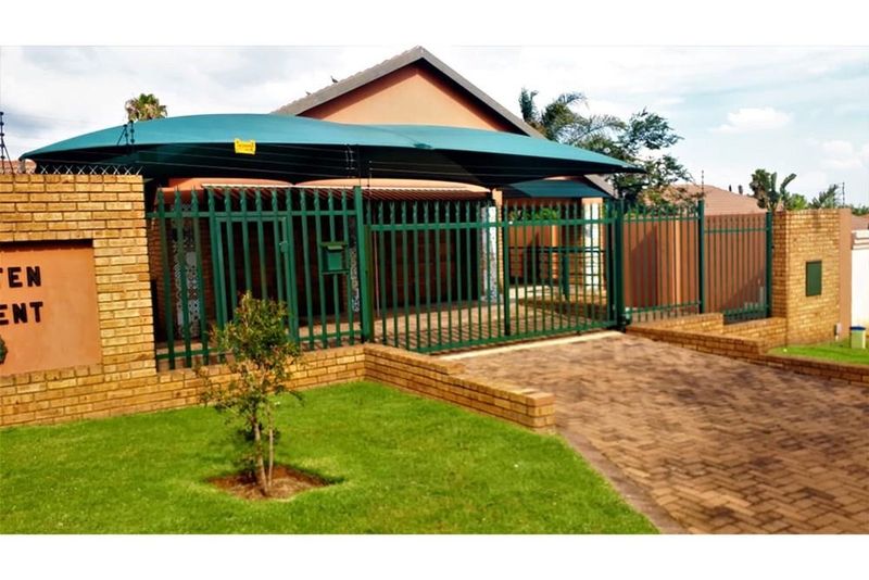 LARGE 4 BEDROOMS HOUSE FOR SALE IN GERMISTON