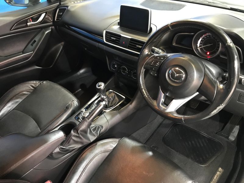 2015 Mazda Mazda3 1.6 Dynamic 4-Door, White with 162000km available now!