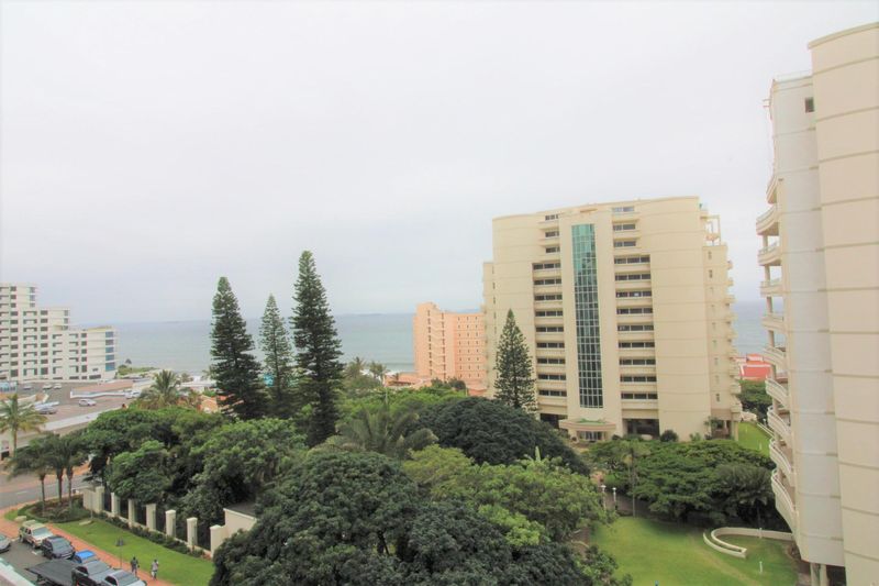 Bright  2 bed apartment in heart of Umhlanga
