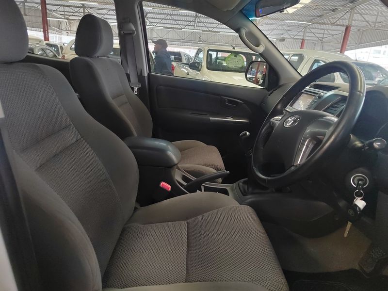 2012 Toyota Hilux 2.7 VVT-i D/Cab RB Raider with 269399kms CALL BOITY 083 506 0587