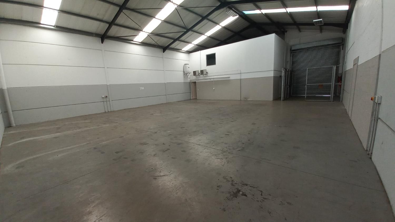 Industrial unit to let in Brackengate business park Brackenfell