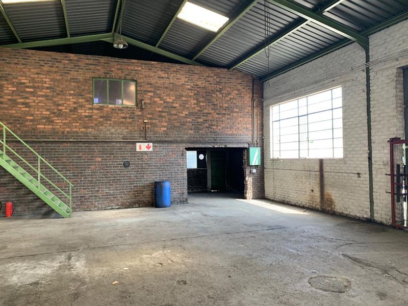 Spacious and neat industrial property to let in Anderbolt, Boksburg