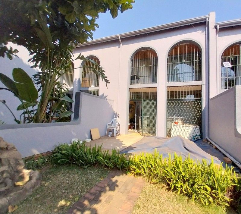 Ideally situated 3 bedroom duplex in Lynwood Ridge