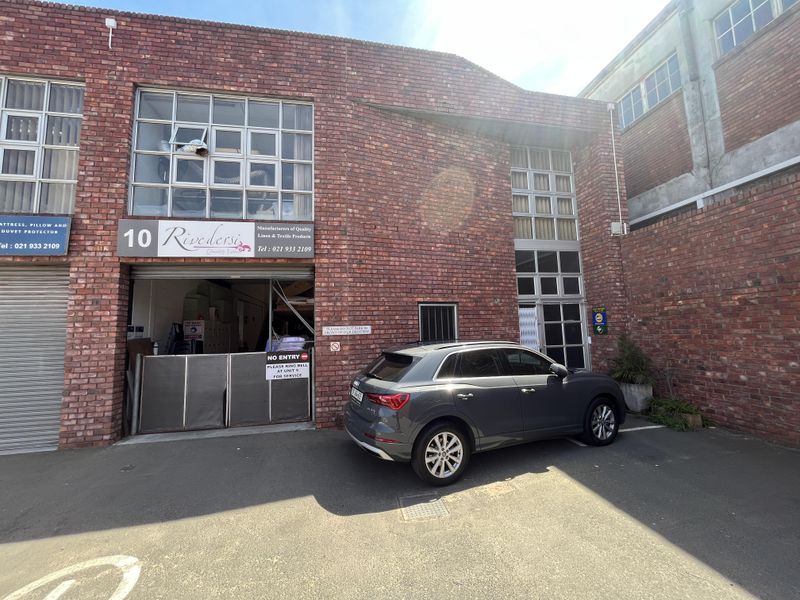 293m2 INDUSTRIAL PROPERTY TO LET IN BEACONVALE