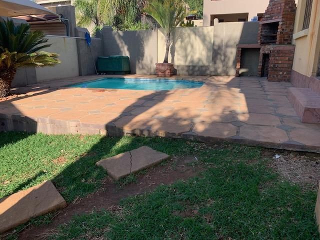3 Bedroom house for sale with pool in security complex that is pet friendly