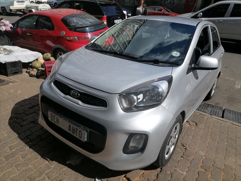 2015 Kia Picanto 1.0, Silver with 85000km available now!