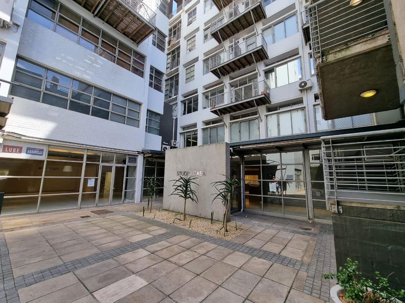 UPPER EAST SIDE IN WOODSTOCK, CAPE TOWN - 1500SQM SHOWROOM / OFFICE TO RENT