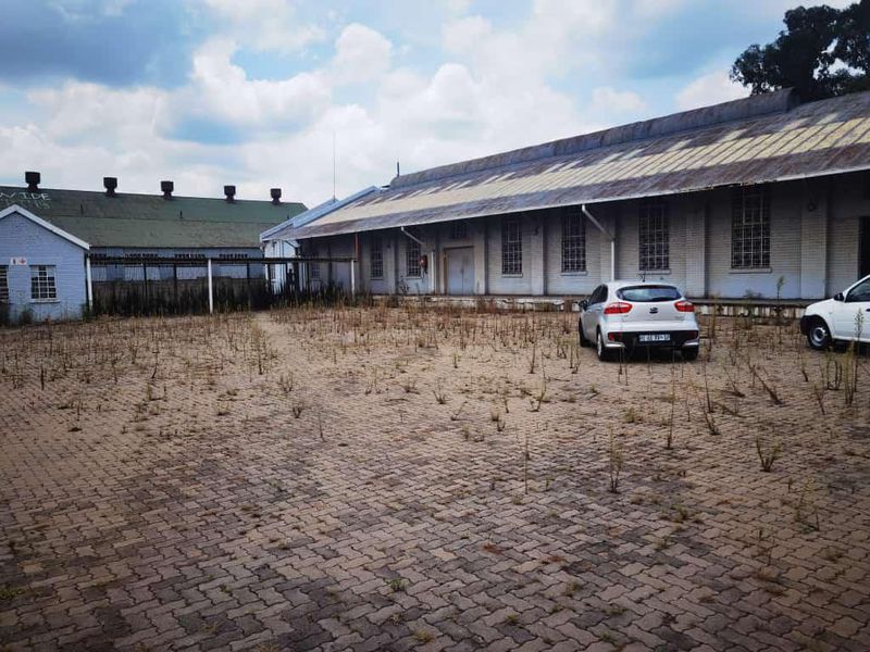Industrial facility to let / for sale in Daggafontein