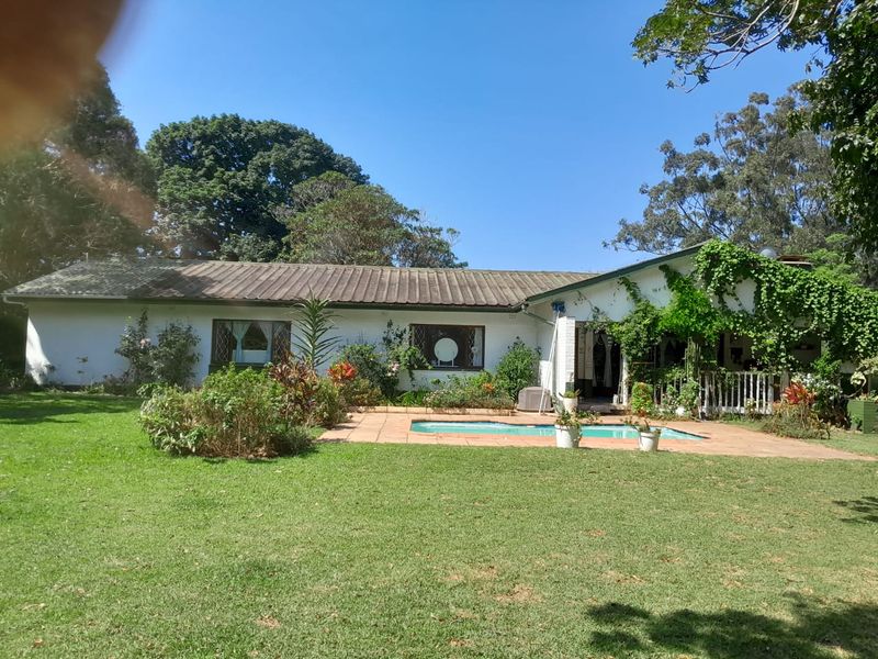 Ideal family home in the upmarket suburb of Umtentweni close to the beach!