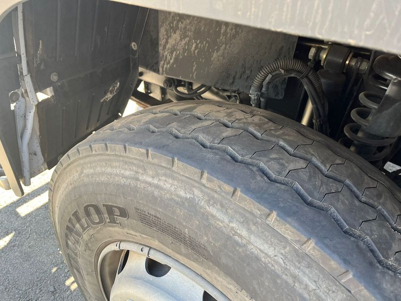 TATA LPT 1518 SLEEPER CAB WITH TAG AXLE AND VOLUME BODY