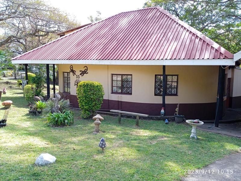 Furnished 3 Bedroom 2 Bathroom, Townhouse For Sale in Umtentweni