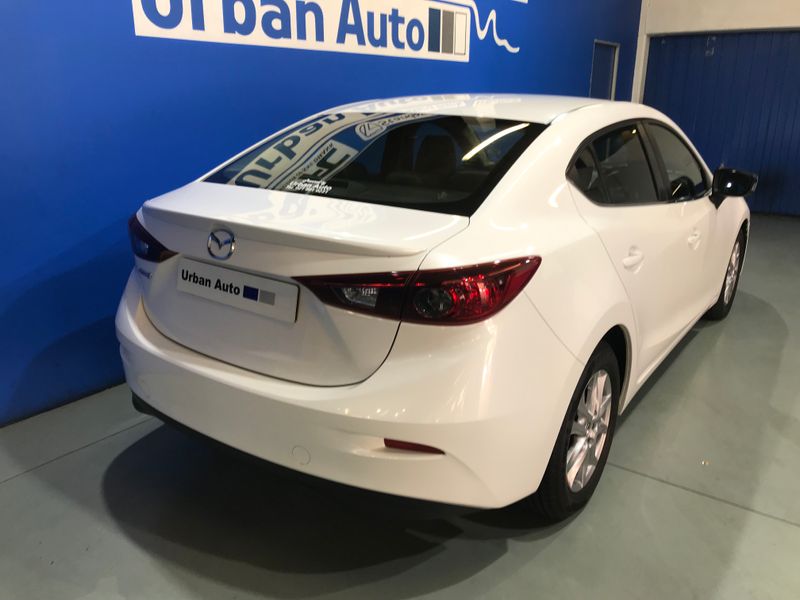 2015 Mazda Mazda3 1.6 Dynamic 4-Door, White with 162000km available now!