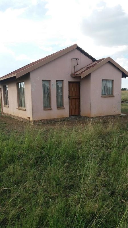 A 2 hectare plot with a house for sale in Ophir