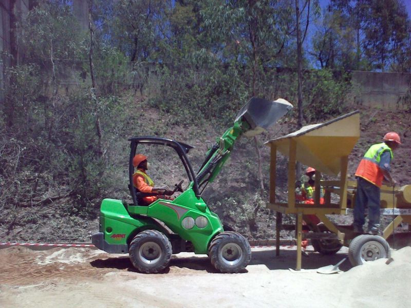 Avant 630 Mini loader Digger Tractor Excavator Trencher Forklift Articulated Kubota driven