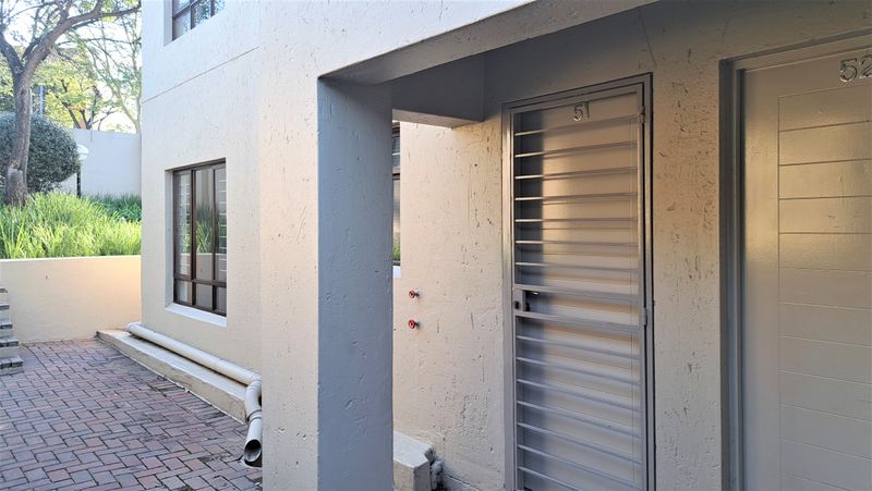 Charming 2 Bedroom, 1 Bath Apartment that is Pet-Friendly in Aquila, Fourways!