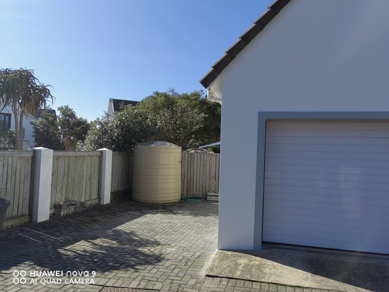 Nothing to be said, just walk in and enjoy this Canal  Home