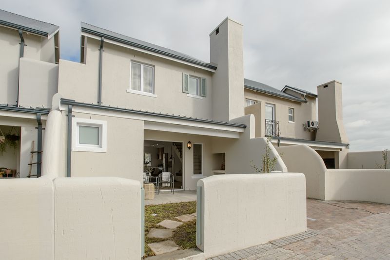 Full-title townhouse in top Winelands location
