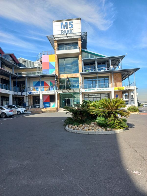 136m² Commercial To Let in Maitland at R102.00 per m²
