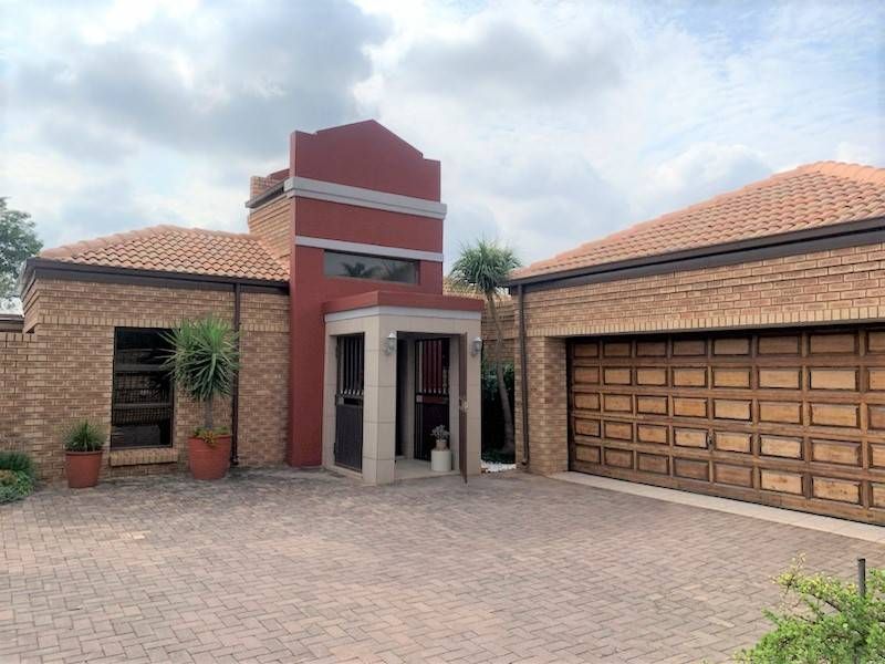 LOW MAINTENANCE FACE BRICK CLUSTER HOME