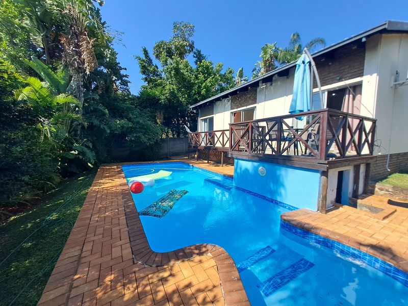 Location is Key! Family home in the heart of Safari Gardens!