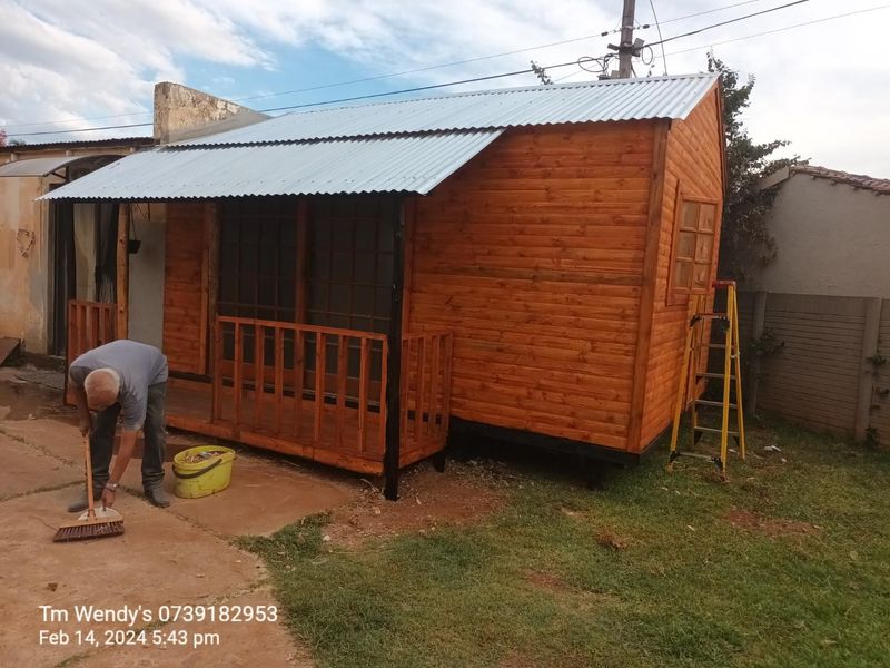 Log homes and Wendy houses