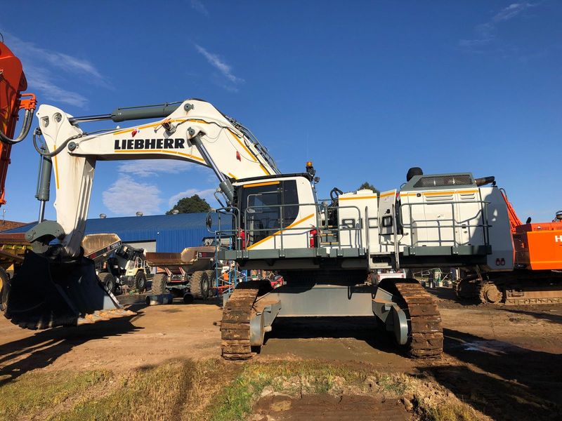Liebherr R9100 Excavator