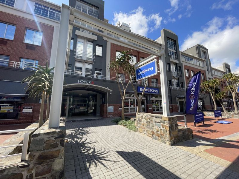 258m2 Office TO LET in AAA-Grade Building in Green Point, Cape Town.