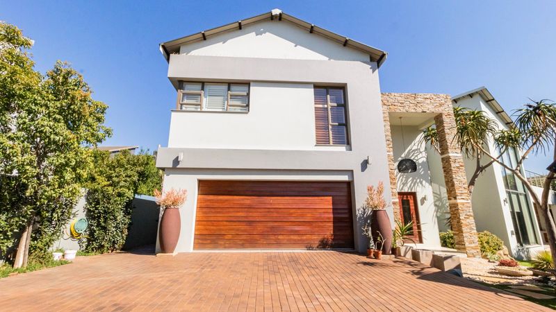 Gorgeous Family Home in Waterstone Park Estate