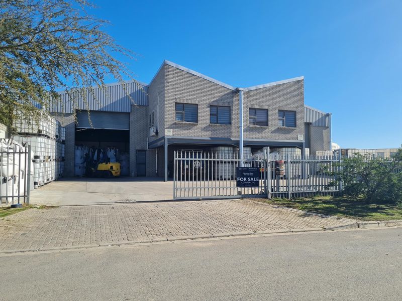 2700M2 of Factory or workshop space for Sale in Racing Park