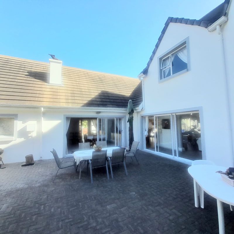 Nothing to be said, just walk in and enjoy this Canal  Home