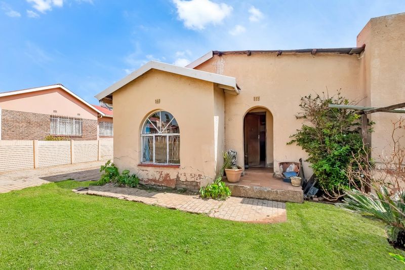 House in Bosmont For Sale