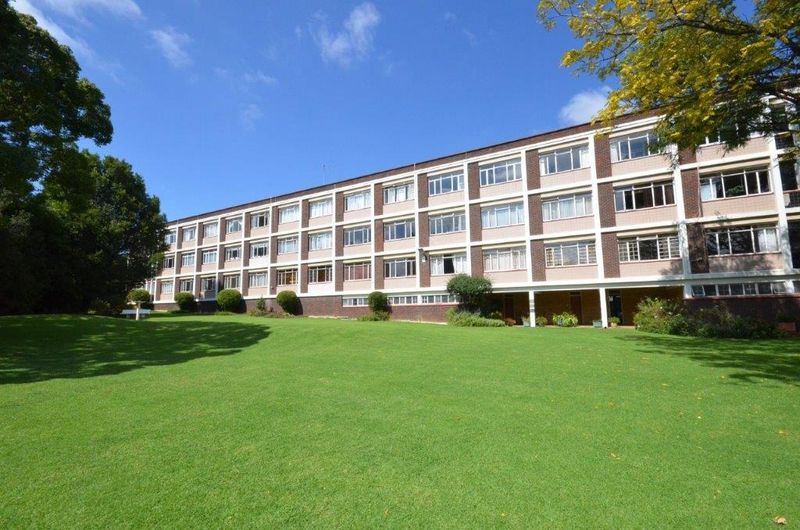 TWO BEDROOM APARTMENT IN SOUGHT AFTER COMPLEX IN BEDFORDVIEW
