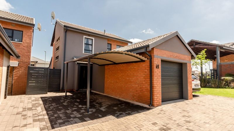 House in Derdepoort For Sale