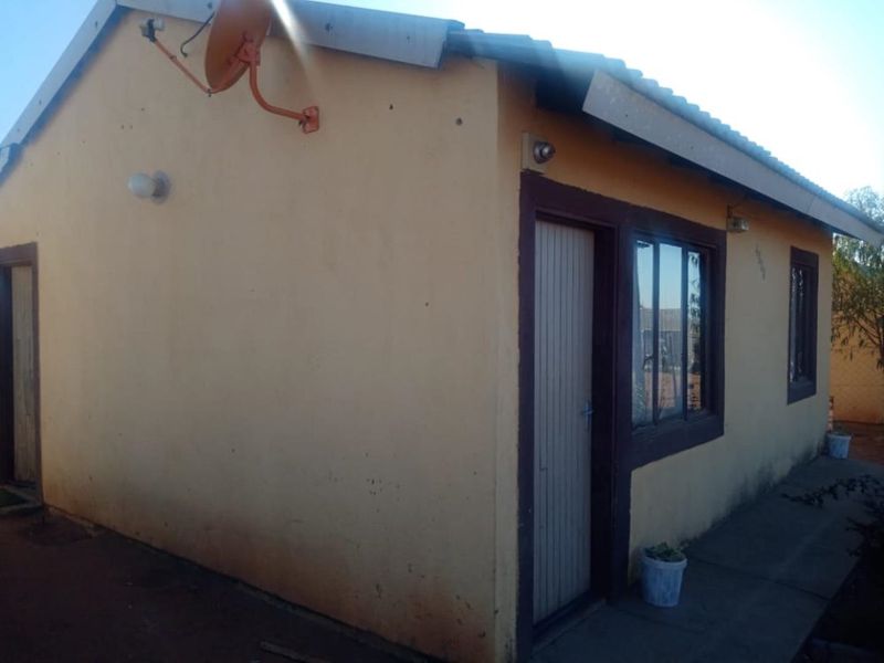 2 bedroom RDP for sale in Kanana-Dominican side - R200 000