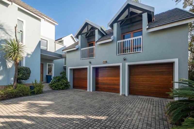 Unique family home with prime location in the very popular Woodlands Lifestyle Estate.