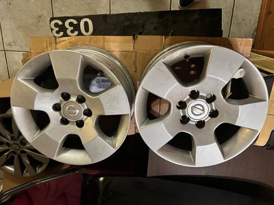 Nissan 16 inch rims R4000