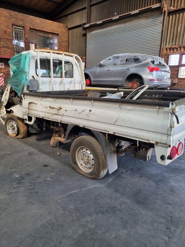 Kia Bakkie 2.7D 2017 now available for stripping!!!