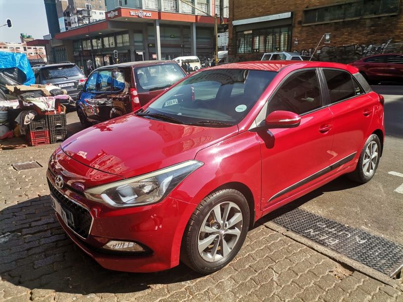 2016 Hyundai i20 1.4 Fluid AT, Burgundy with 70000km available now!