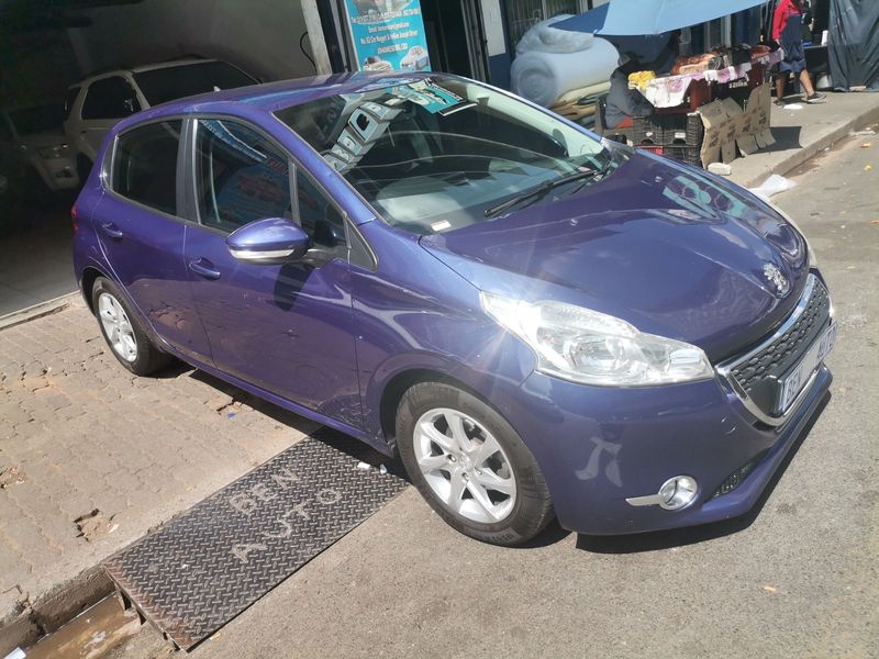 2013 Peugeot 208 1.2 VTi Active, Blue with 102000km available now!