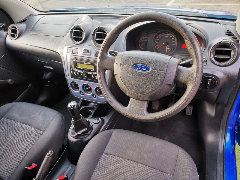 2015 Ford Figo 1.4 Ambiente - Only 120 000km