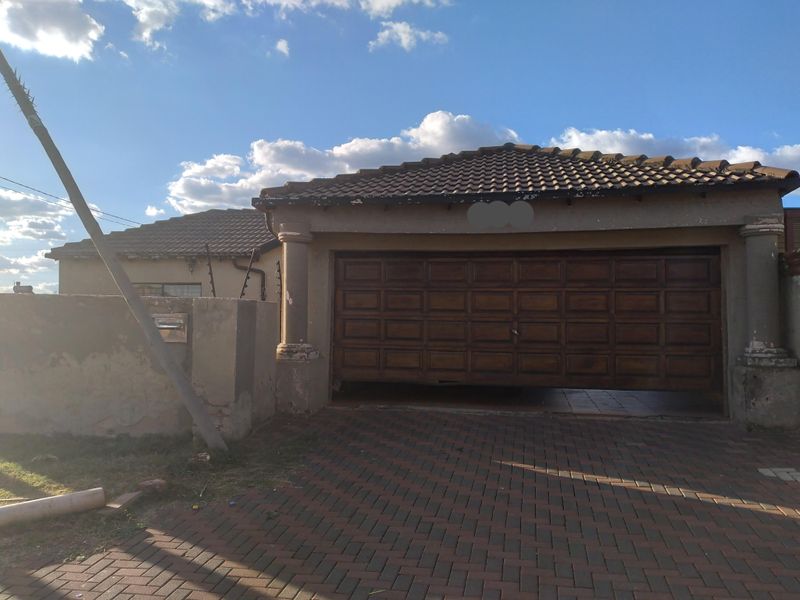 3 Bedroom house for sale at clayville