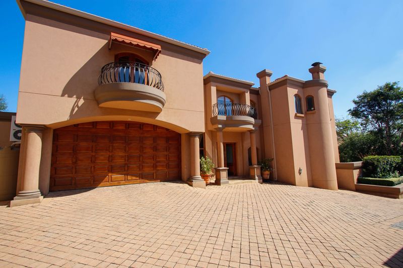 EXTRAORDINARY TUSCAN STYLED CLUSTER IN BEDFORDVIEW!!!