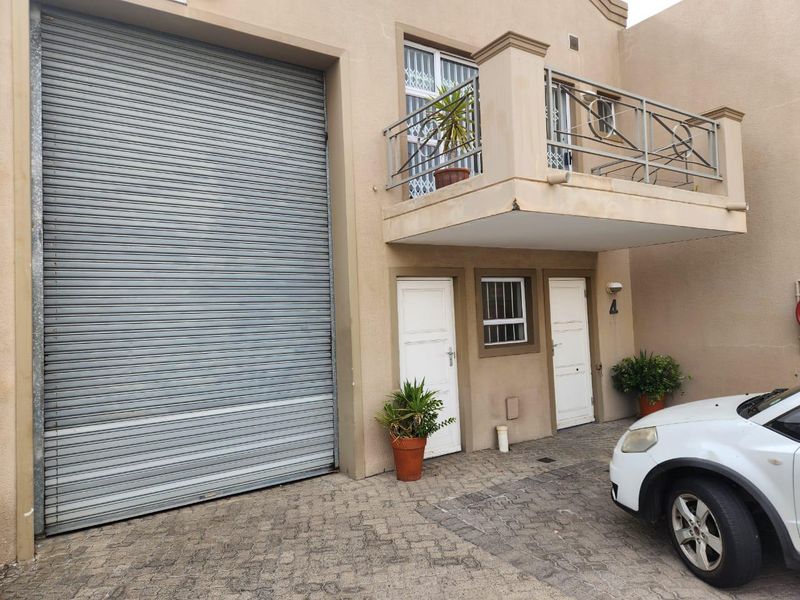 Hyde Park | Warehouse To Rent in Platinum Crescent, Montague Gardens