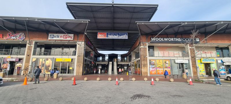Retail unit to rent in Soneike