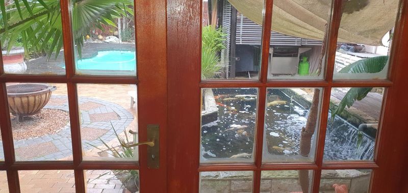 5 LOVELY FURNISHED SELF CATERING GUEST HOUSE APARTMENTS  WITH POOL DSTV INTERNET