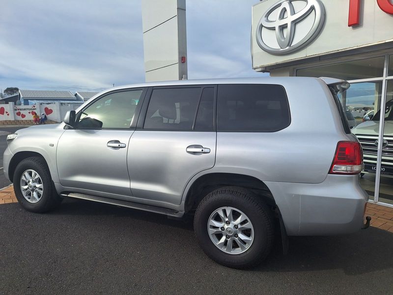 2012 Toyota Land Cruiser 200 4.5 D GX AT